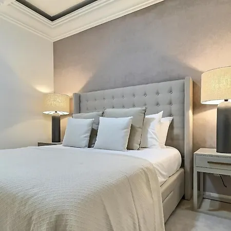 Villa Fabulous 8-bedroom Andalucian Family With Panoramic Vistas Of La Concha Marbella
