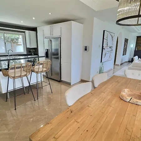 וילה Fabulous 8-bedroom Andalucian Family With Panoramic Vistas Of La Concha Marbella