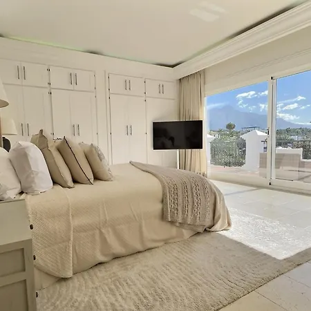 וילה Fabulous 8-bedroom Andalucian Family With Panoramic Vistas Of La Concha Marbella