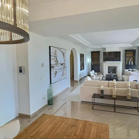 וילה Fabulous 8-bedroom Andalucian Family With Panoramic Vistas Of La Concha Marbella *