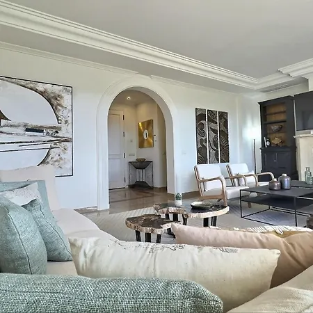 Villa Fabulous 8-bedroom Andalucian Family With Panoramic Vistas Of La Concha Marbella *