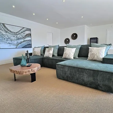 וילה Fabulous 8-bedroom Andalucian Family With Panoramic Vistas Of La Concha Marbella סן פדרו דה אלקנטרה
