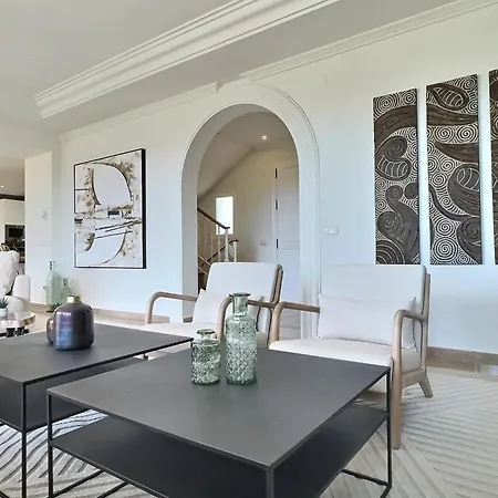 וילה Fabulous 8-bedroom Andalucian Family With Panoramic Vistas Of La Concha Marbella *
