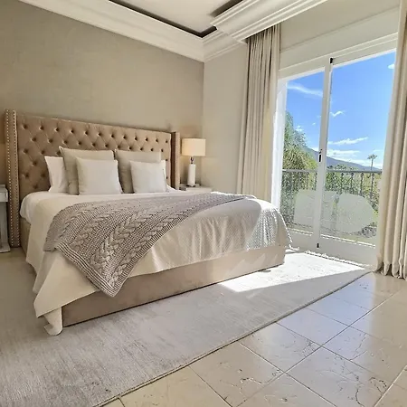 Villa Fabulous 8-bedroom Andalucian Family With Panoramic Vistas Of La Concha Marbella
