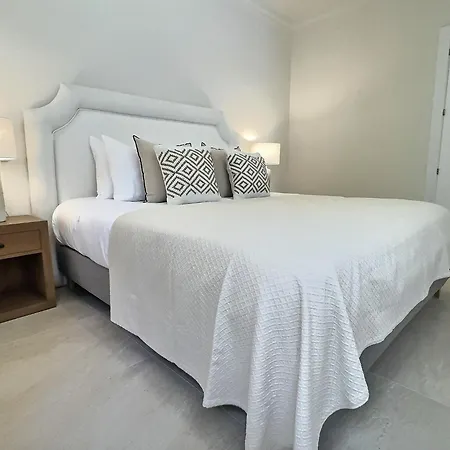 Villa Fabulous 8-bedroom Andalucian Family With Panoramic Vistas Of La Concha Marbella *